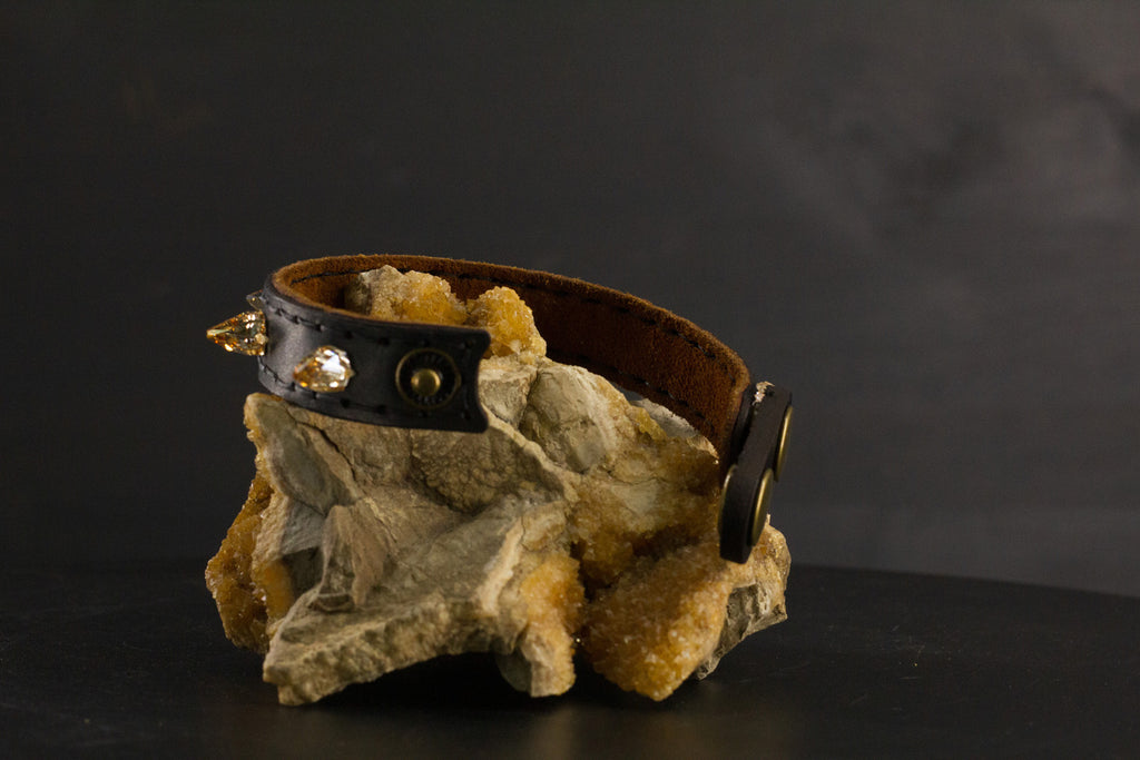 Simply Breakaway Champagne Crystal Spike Collar - Black with Brown Lining & Black Stitching